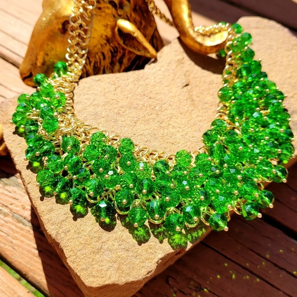NWT Kelly Green Crystal Beaded Gold Statement Necklace